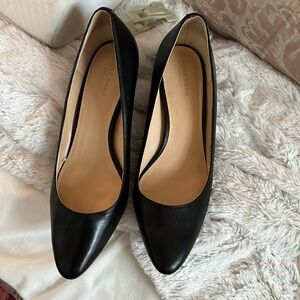 Cole Haan 8.5 kitten heels black smooth leather in great condition